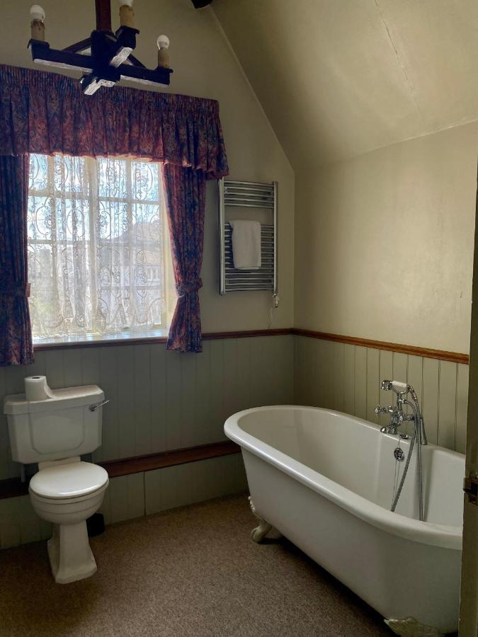 The Golden Pheasant Hotel Burford Buitenkant foto